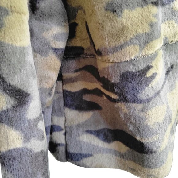 Beautiful Oversized Camo Faux Fur Modern Jacket Women | Size S - Picture 7 of 16
